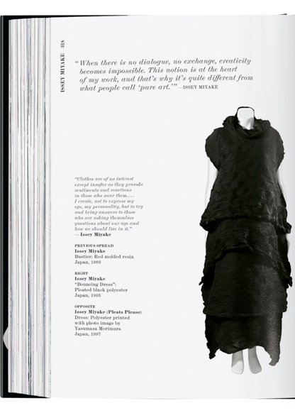 Fashion Designers A-Z.. 40th Ed.